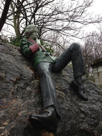 Oscar Wilde hanging out in Merrion Square